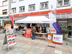 Quelle: © Diakonie Landkreis Karlsruhe Woche der Armut Stand in der Bruchsaler Fußgängerzone